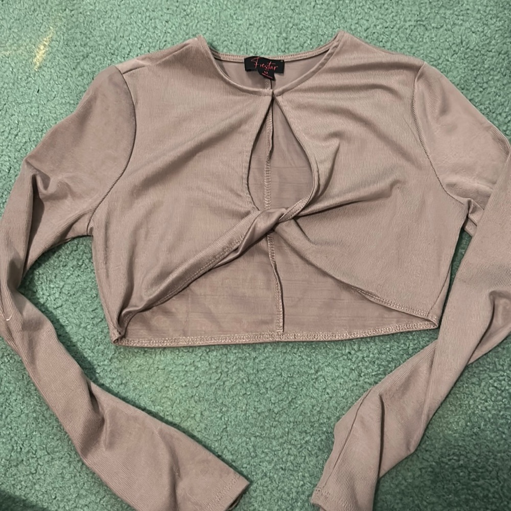 Cropped Long sleeve top local Boutique